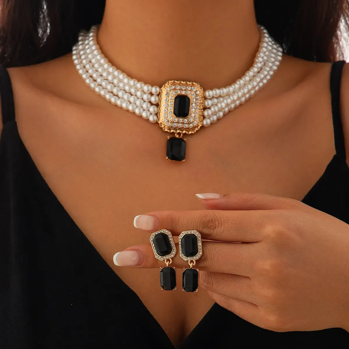 【Necklace + Earrings】2025 New Fashion Imitation Pearl Necklace Multilayer Clavicle Chain Set